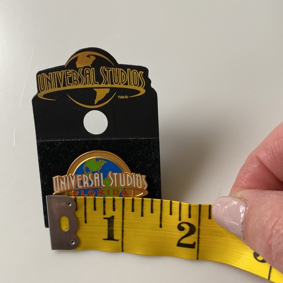 Universal Studios Florida World Globe Icon Logo Name ERICA PIN Collectible NWT - Picture 7 of 7